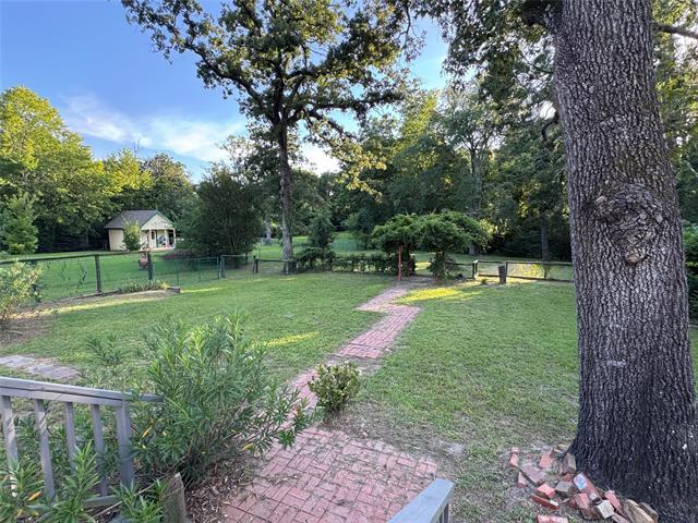 Building Photo - 722 S Prairieville St