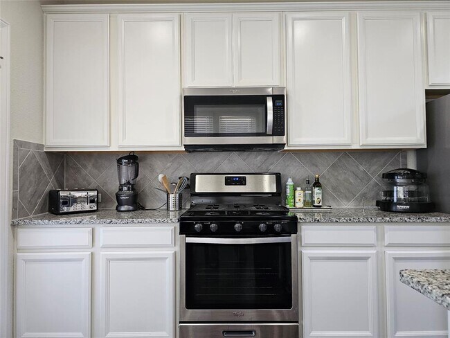 Building Photo - 15915 Cessida St