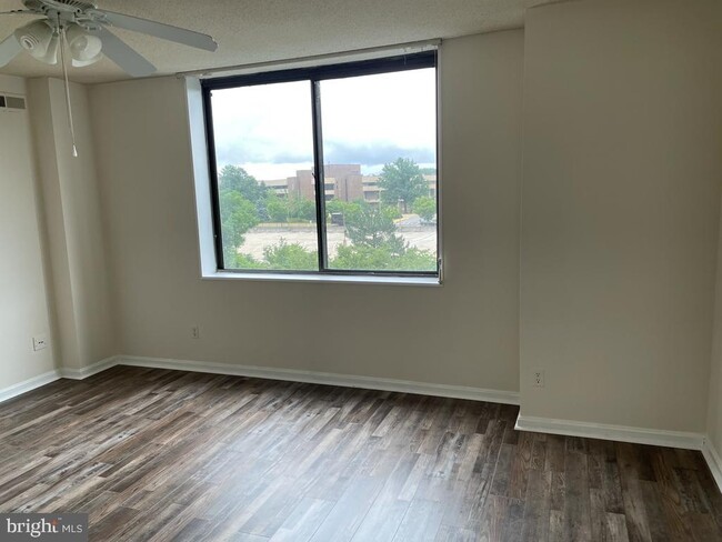 Building Photo - 3713 S George Mason Dr