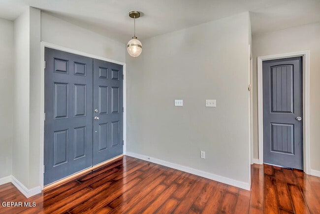 Building Photo - 9208 Shaver Dr