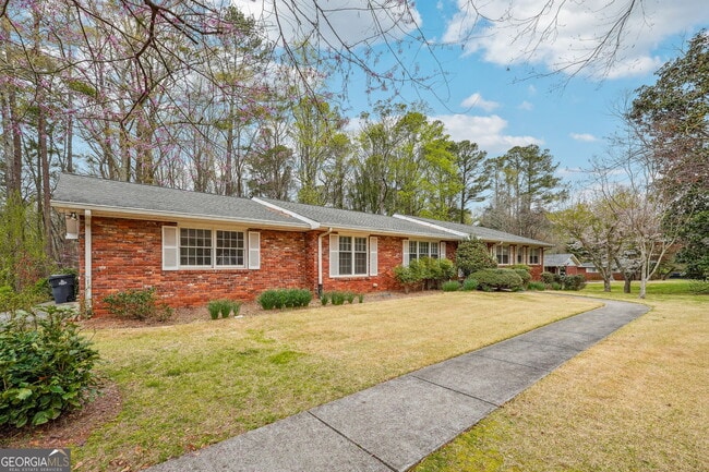 Building Photo - 5140 Lakewood Dr