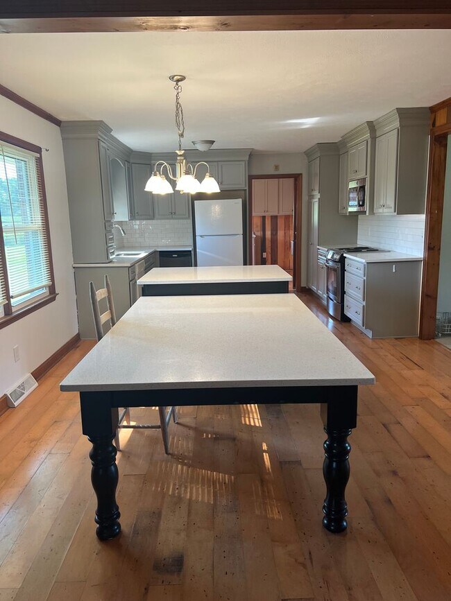 Building Photo - AVAILABLE NOW – Peaceful 3 Bedroom Home on...