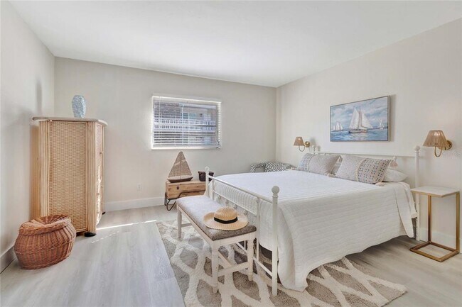 Building Photo - 3755 S School Ave