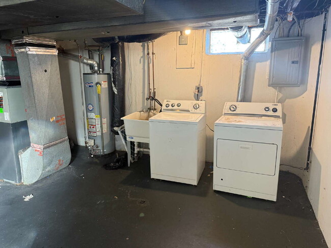 Building Photo - 26200 Pinehurst St