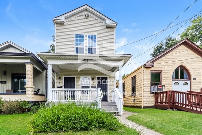 Building Photo - 602 E Burnett Ave