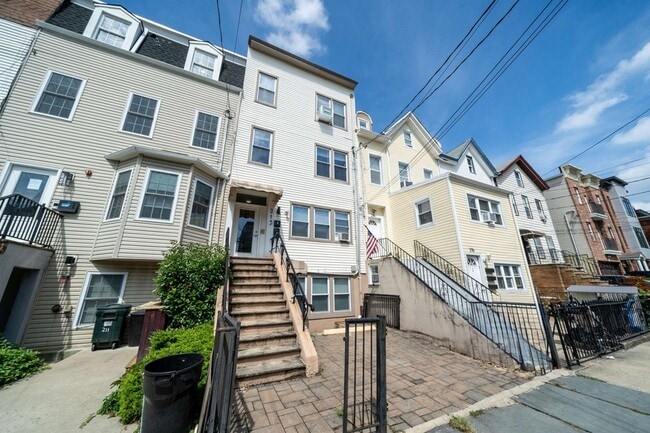 Building Photo - 213 Ogden Ave.