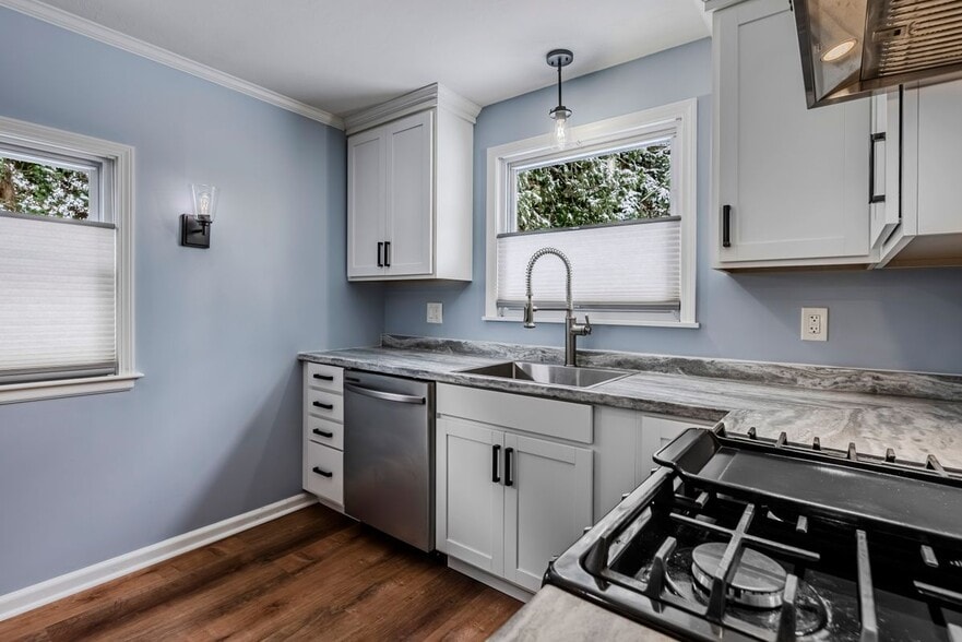 Building Photo - 602 E Garden St