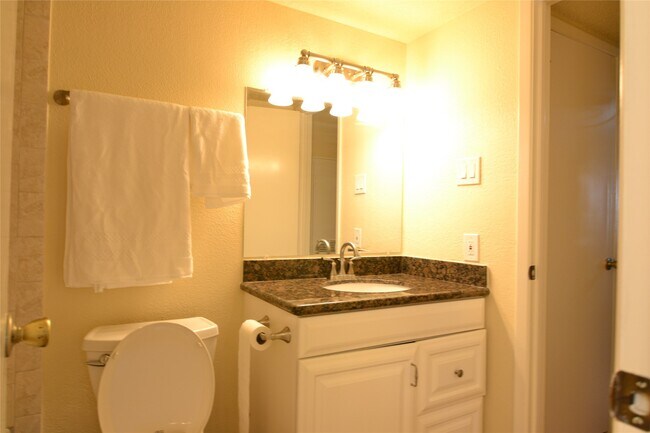 Building Photo - 13461 Garden Grove