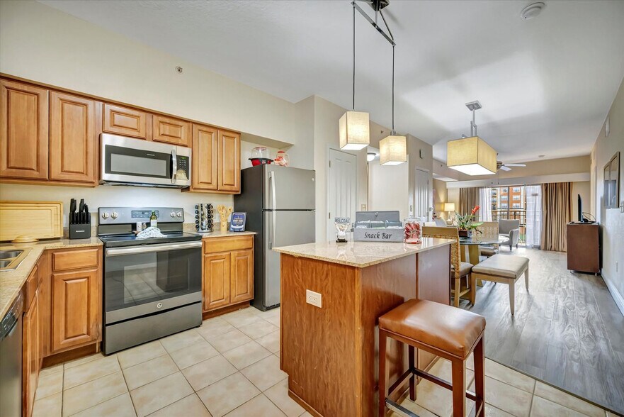 Building Photo - 12562 International Dr