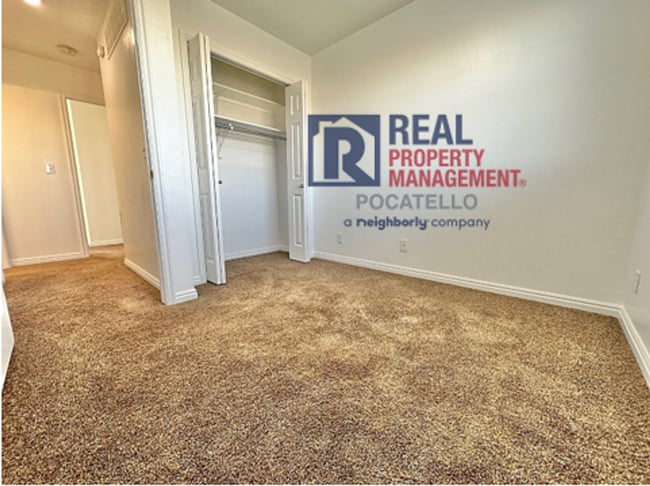Building Photo - 1596 Dustin Cir