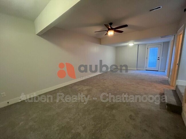 Building Photo - 7302 Klingler Ln