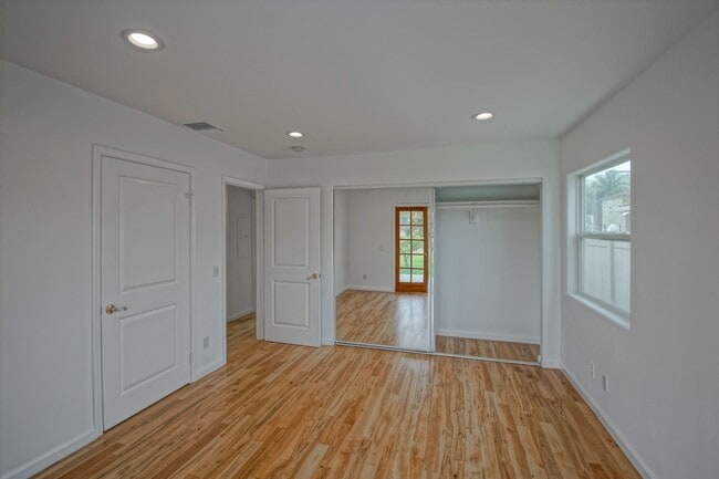 Building Photo - REMODELED, BRIGHT & SPACIOUS, 2-STORY HOME...
