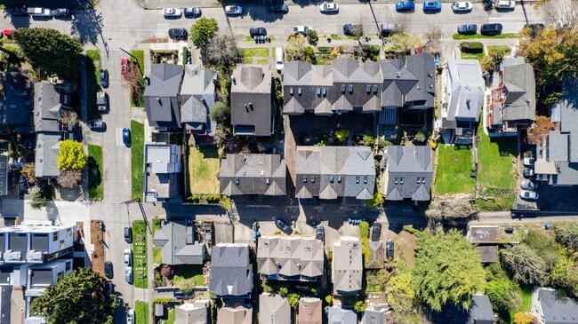 Building Photo - 3Bd/3Ba Seattle Townhouse