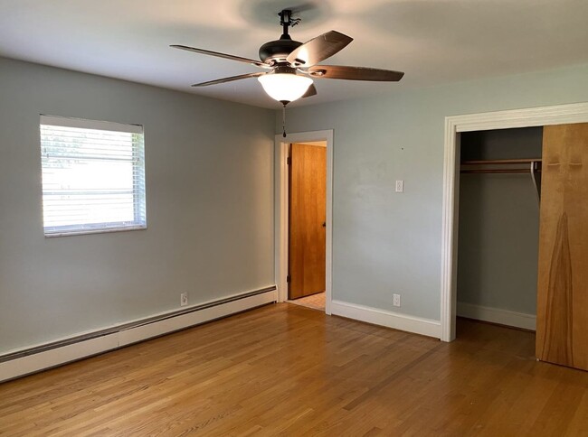 Building Photo - 2304 Lakewood Ln