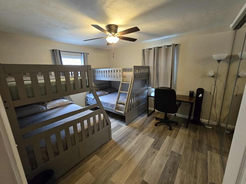 BEDROOM 3 - With 2 TWIN/BUNK BEDS - 2661 Magnolia Ave