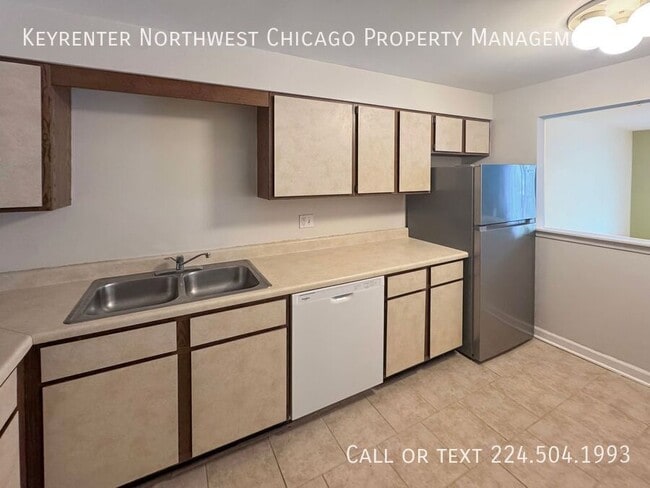 Building Photo - 33561 N Royal Oak Ln