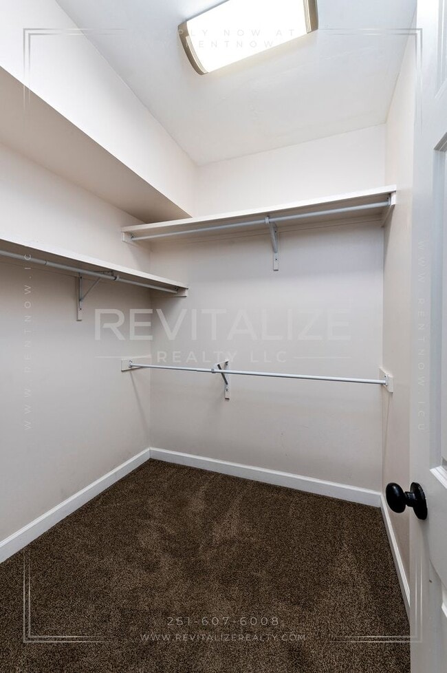 Building Photo - 3 Bed 2.5 Bath Townhome in West Mobile