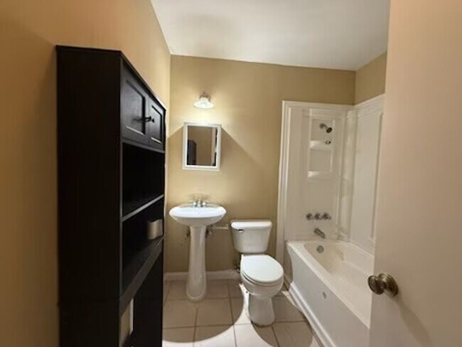 Building Photo - 616 Ashland Dr