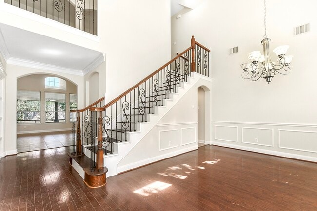 Building Photo - 28514 Hayden Park Dr