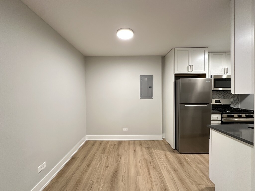 Building Photo - 531 W Aldine Ave