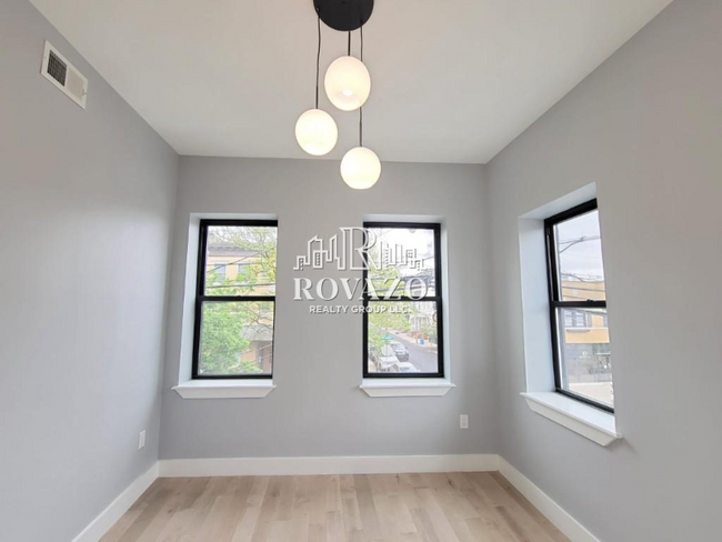Building Photo - 179 Van Buren St