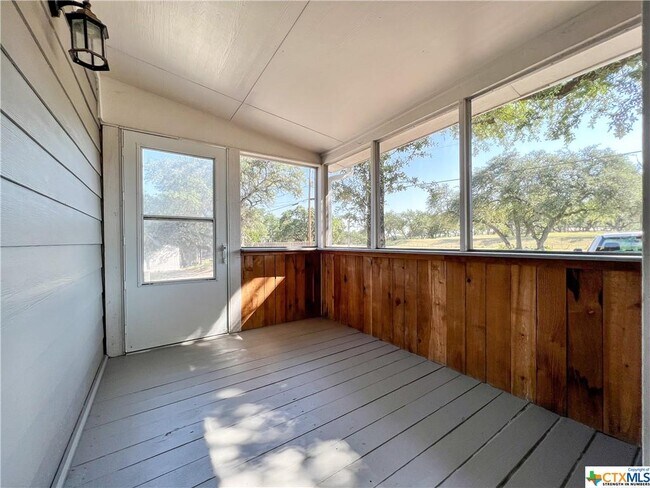 Building Photo - 668 Creekside Dr