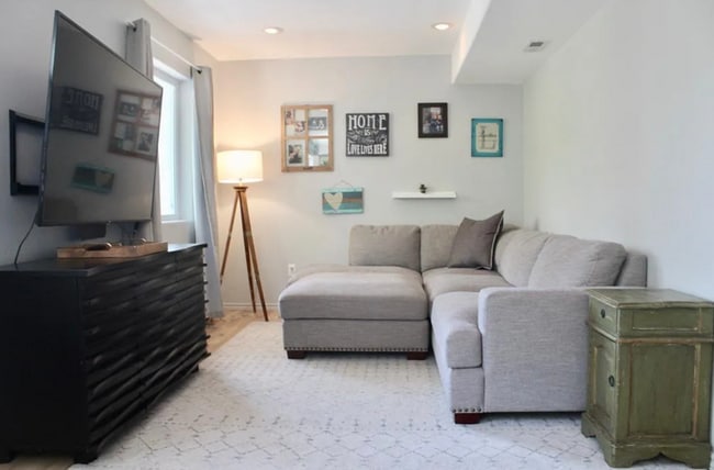 Building Photo - 4246 E 8th Ave