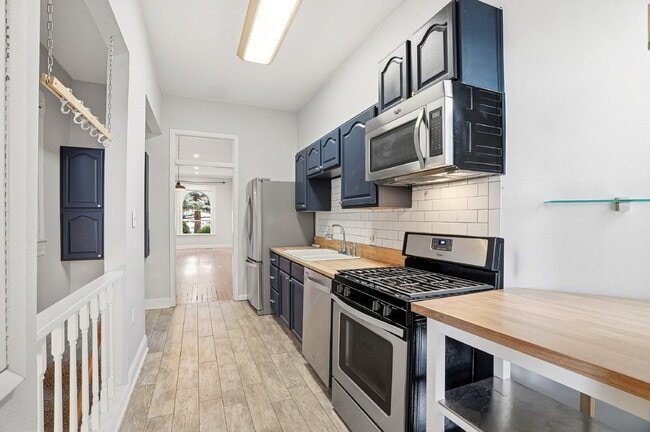 Building Photo - $2,640.95, 2-bed, 1-bath Victorian in the heart of Curtis Park with a detached garage.