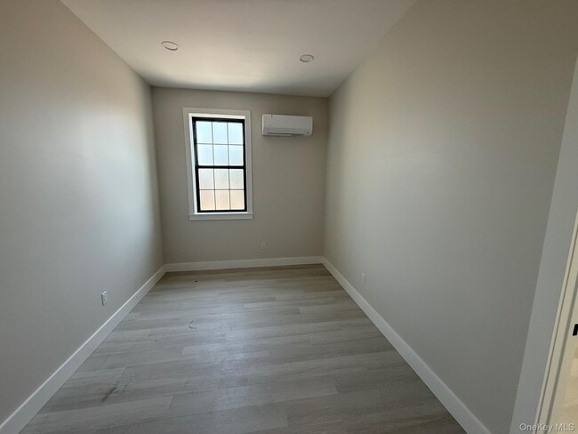 Building Photo - 36 Lakeville Rd