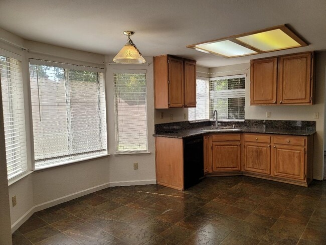 Building Photo - 1709 Evergreen Dr