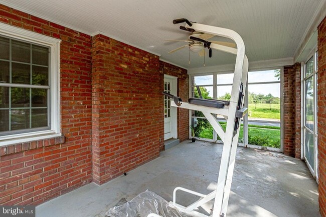 Building Photo - 609 Upland Pl