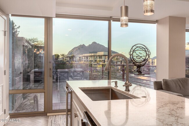 Building Photo - 7161 E Rancho Vista Dr