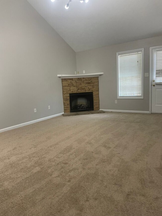 Building Photo - Spacious Townhome Located in Grovetown Close to Military Facilities