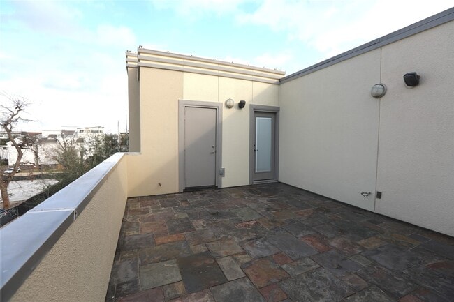 Building Photo - 4215 Lillian St