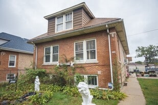 Building Photo - 2049 N Kilpatrick Ave