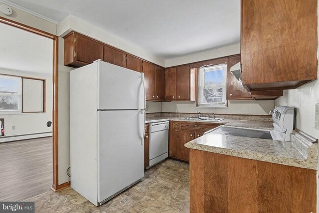 Building Photo - 1550 Bridge St