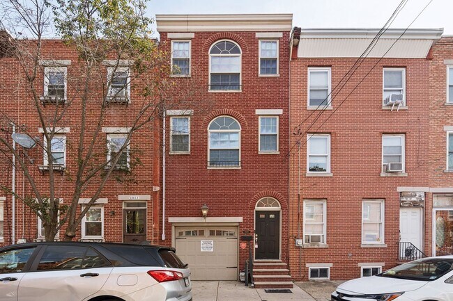 Building Photo - Beautiful 3 bedroom house with Private bac...