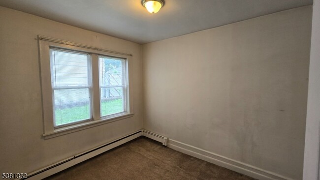 Building Photo - 246 Lakeview Ave