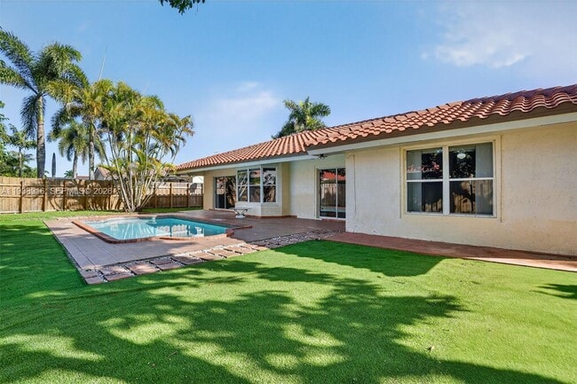 Building Photo - 14300 SW 152nd Pl