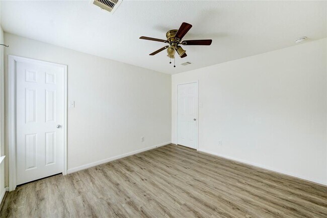 Building Photo - 16003 Peach Bluff Ln