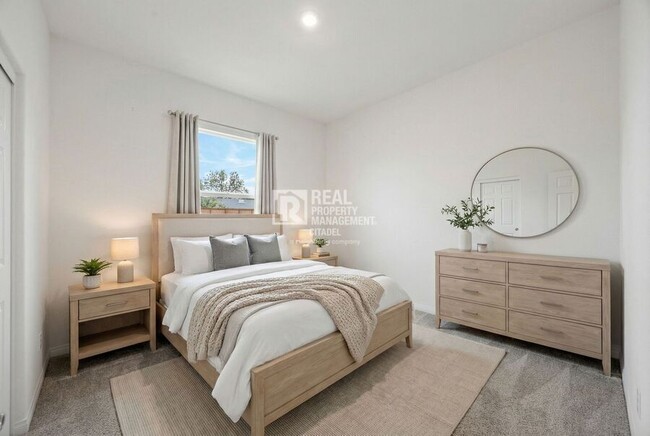 Building Photo - 365 Huntington Ct