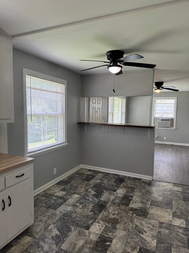 Building Photo - 512 Cottonwood Dr