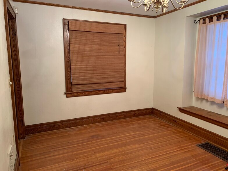 Building Photo - 364 Ravenwood Ave