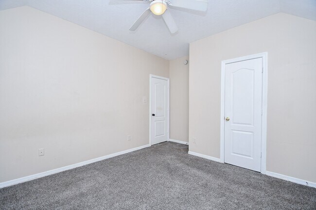 Building Photo - 21915 Stockbridge Ln