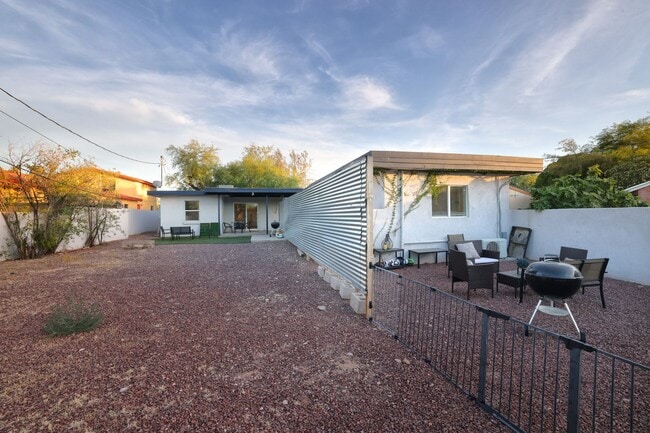 Building Photo - Live Close to Campus in Style – Sam Hughes...