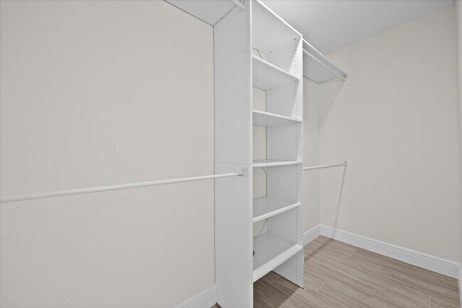 Building Photo - 12831 Shore Dr