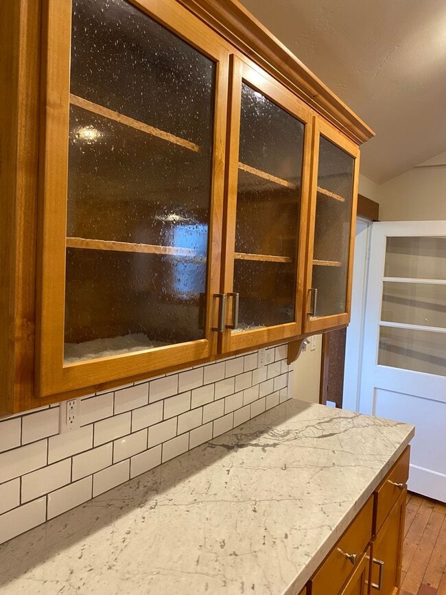 Building Photo - *Unfurnished* Charming, updated and walkable west side 3 BR + den/office