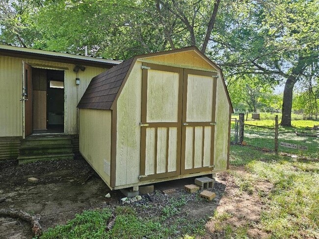 Building Photo - 101 Taylor Ln