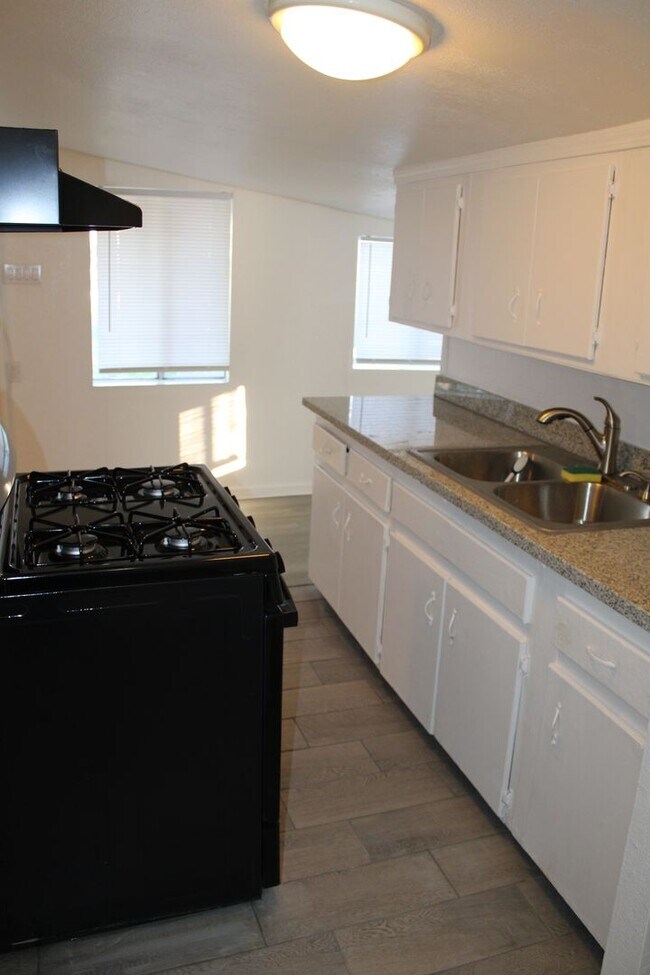 Building Photo - 1 Bedroom, 1 Bathroom House in Antioch with Washer/Dryer Hookup