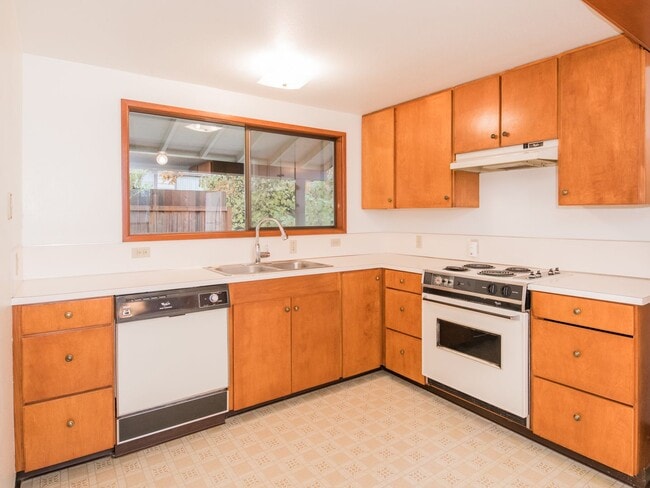 Building Photo - Adorable 2-bdrm/2-bath barn conversion home off River Road—Rural feel, close to everything